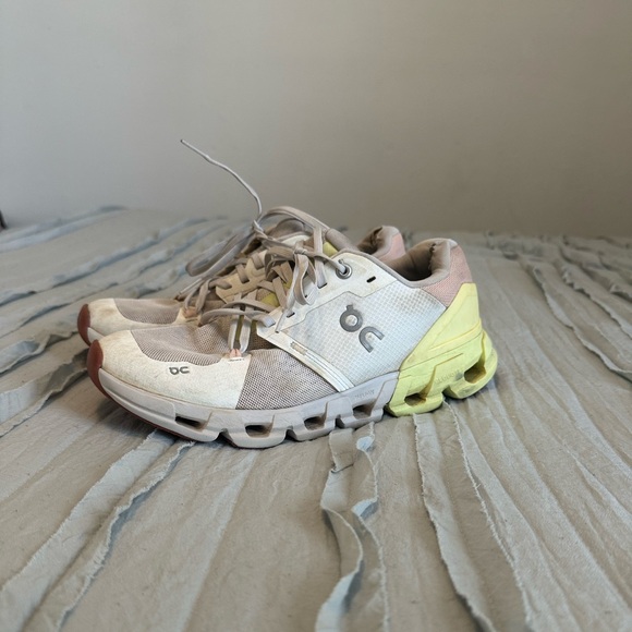 On Running Shoes - On Cloud Cloudflyer 4 Tennis Shoes | Size 8.5